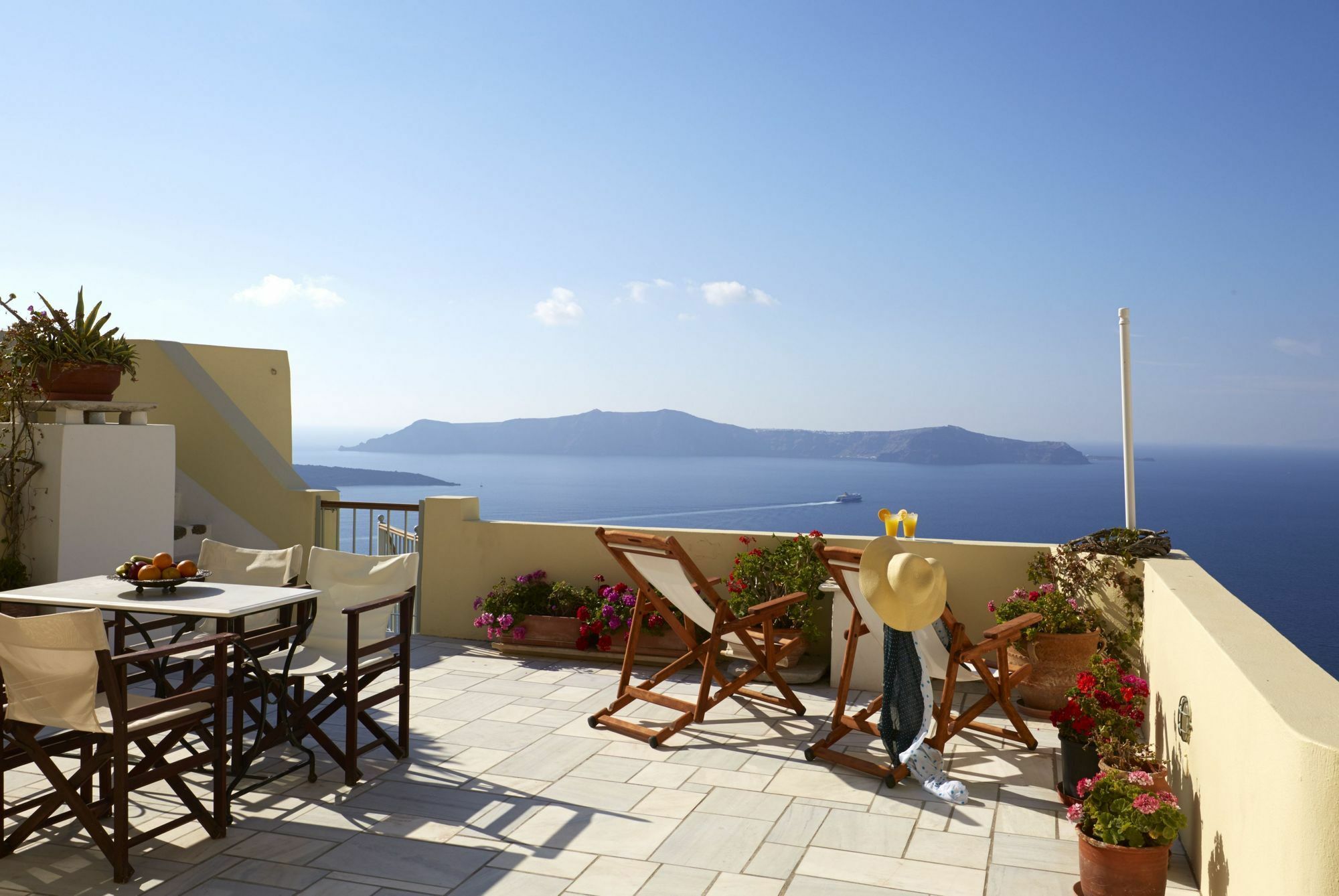 CORI RIGAS SUITES in Santorini - Hotel Review with Photos